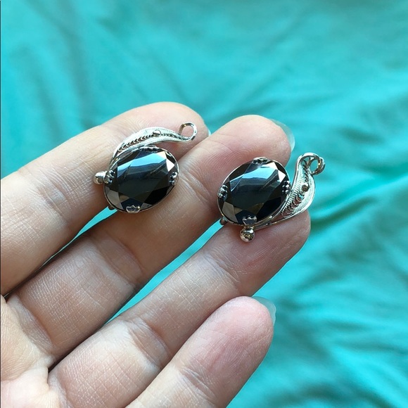 Vintage Sorrento screw on Silver/hematite earring - Picture 2 of 7